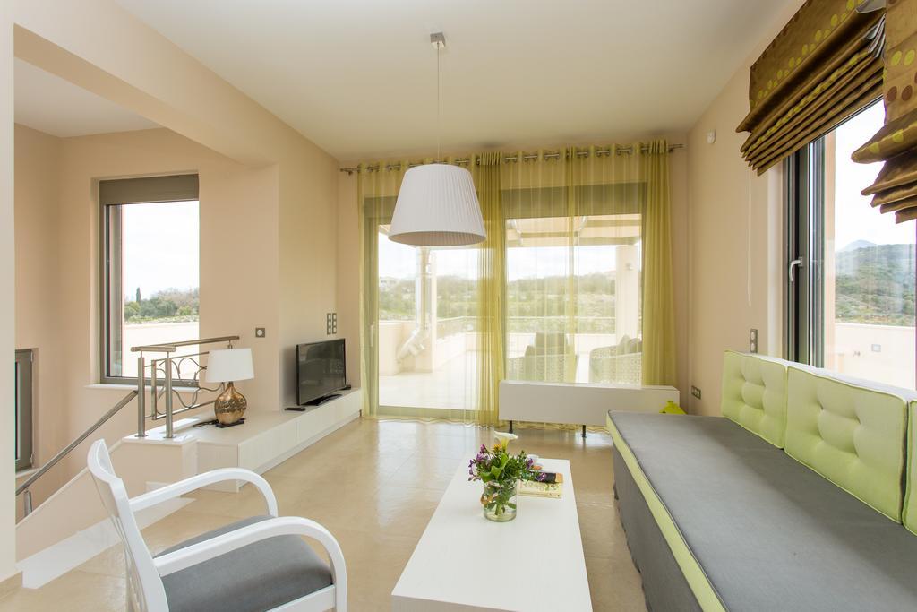 Deluxe Villa Ianthos - Outdoor Hot Tub & Kids Pool Γάλλος Εξωτερικό φωτογραφία