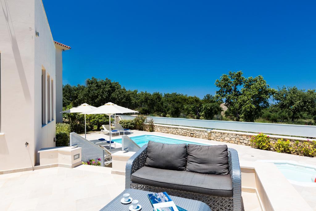 Deluxe Villa Ianthos - Outdoor Hot Tub & Kids Pool Γάλλος Εξωτερικό φωτογραφία